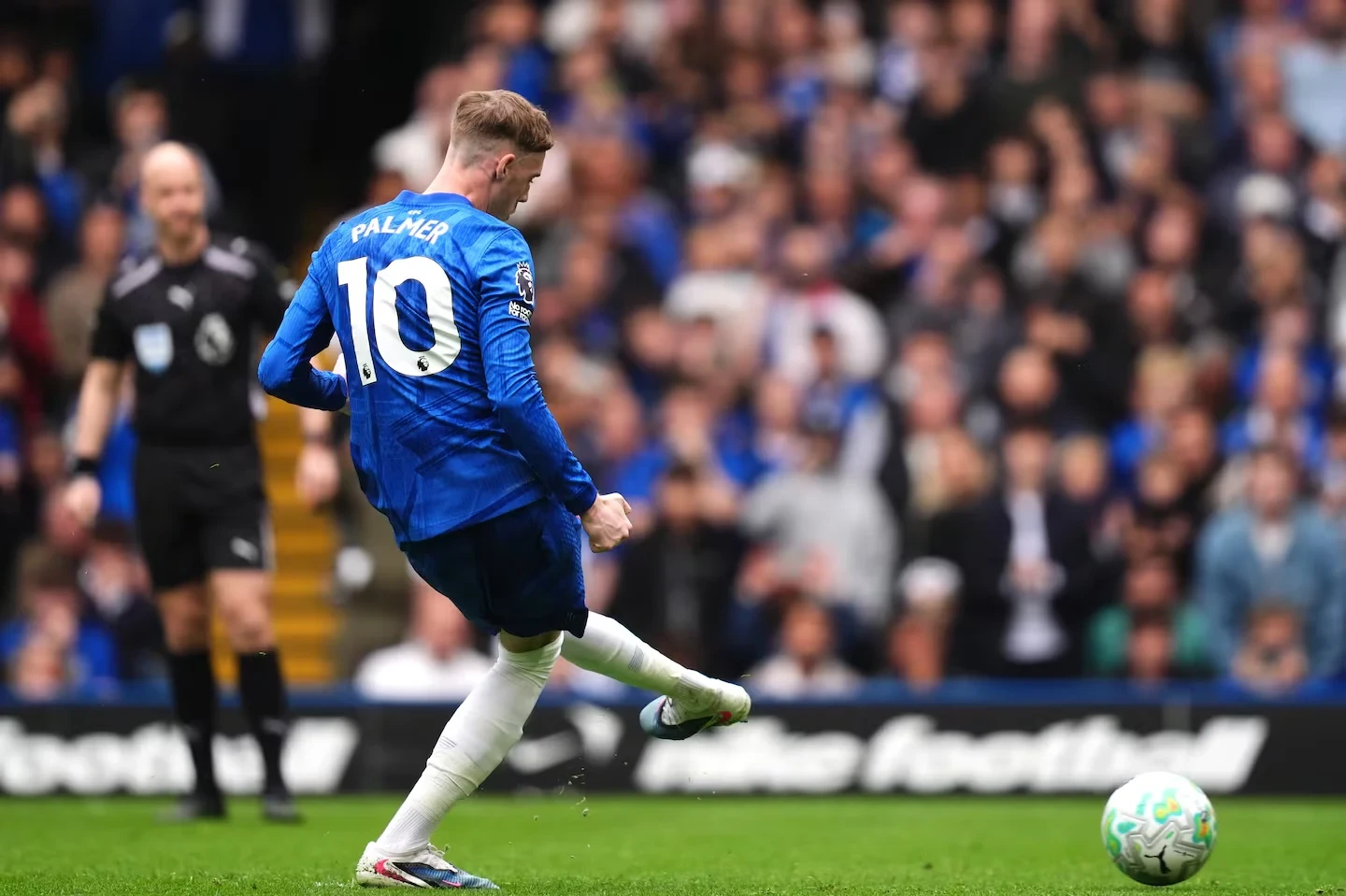 Cole Palmer misses penalty as Chelsea suffer historic sixth consecutive league defeat